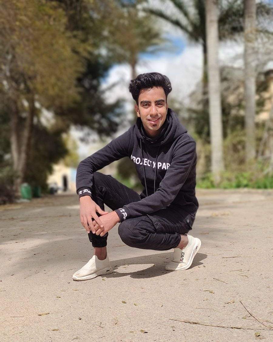 بيشوي ناجح مبرمج مصري يبدع في مجال البرمجه