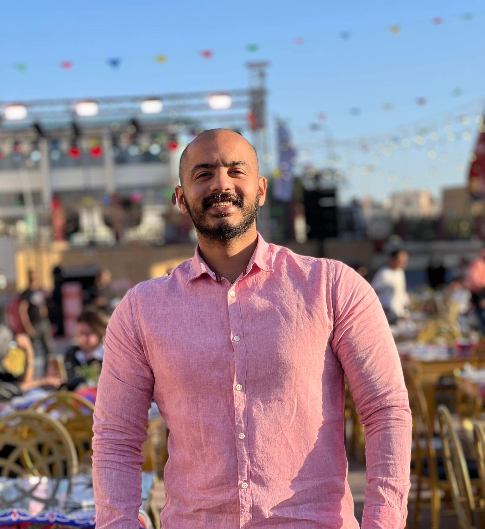 تعرف علي محمد ظريف المعروف بمساعدتة للمحتاجين ؟