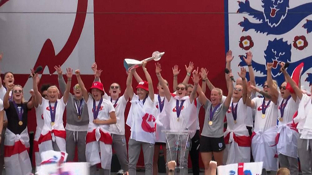 VIDEO : England’s ‘Lionesses’ of football celebrated in London – صحيفة الصوت