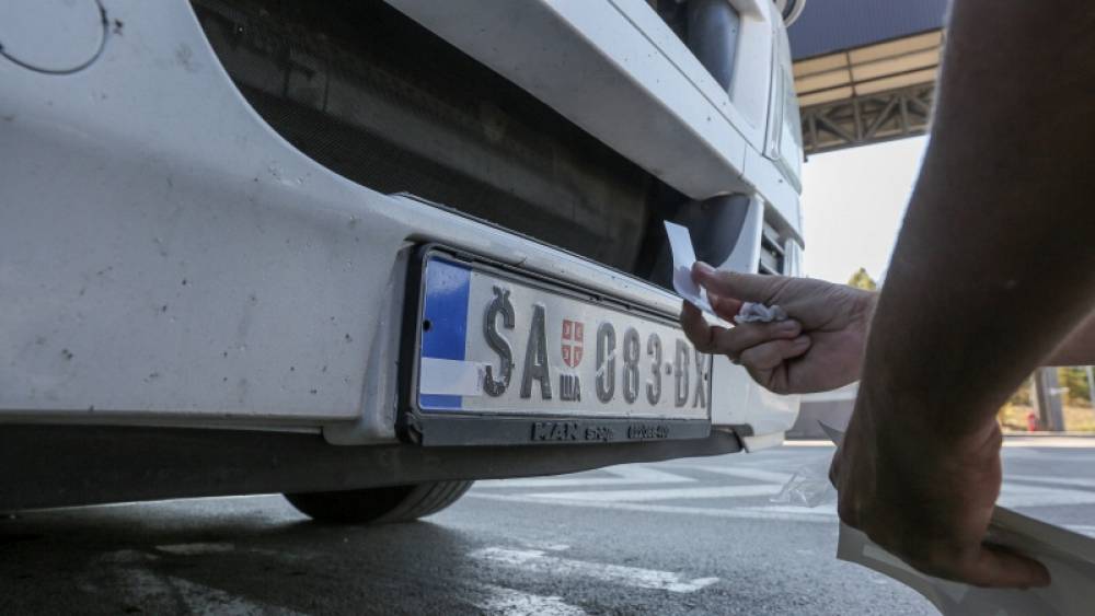 Kosovo government postpones number plate plan following Serb protests – صحيفة الصوت