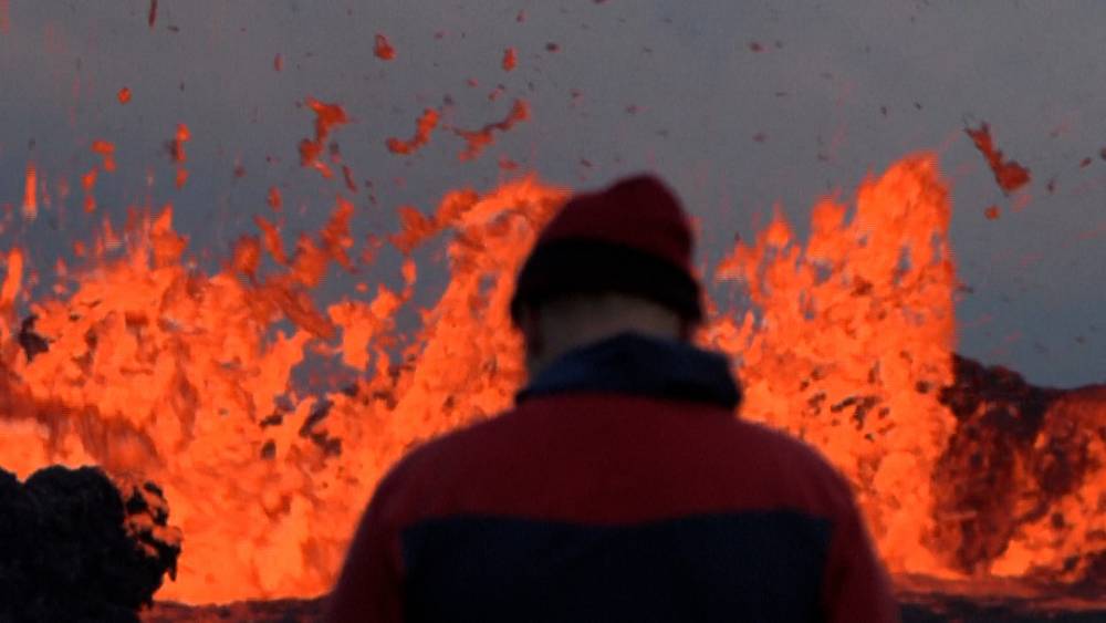 VIDEO : New eruption of a volcanic fissure near the Icelandic capital – صحيفة الصوت
