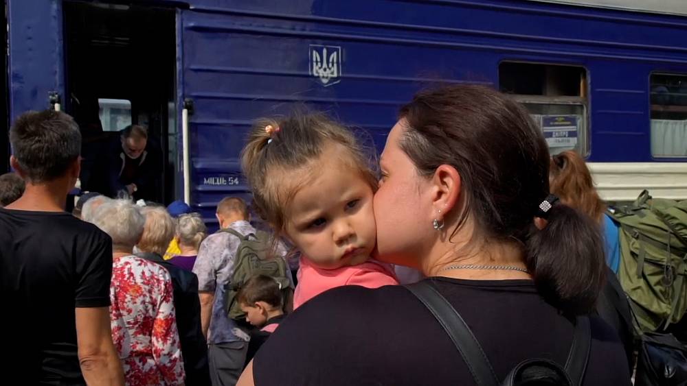 VIDEO : Hundreds of people evacuated from the Donetsk region in Ukraine – صحيفة الصوت