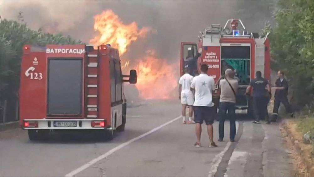 VIDEO : Forest fire in the coastal town of Njivice in Montenegro – صحيفة الصوت