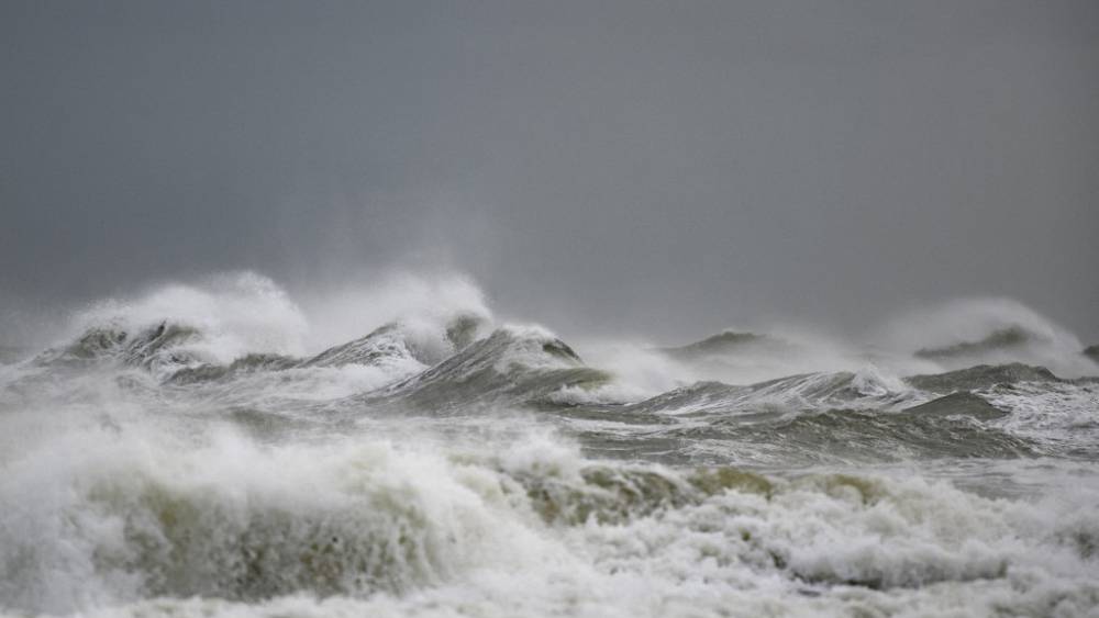 Sailor from France, 62, survives 16 hours in a capsized boat in the Atlantic Ocean – صحيفة الصوت
