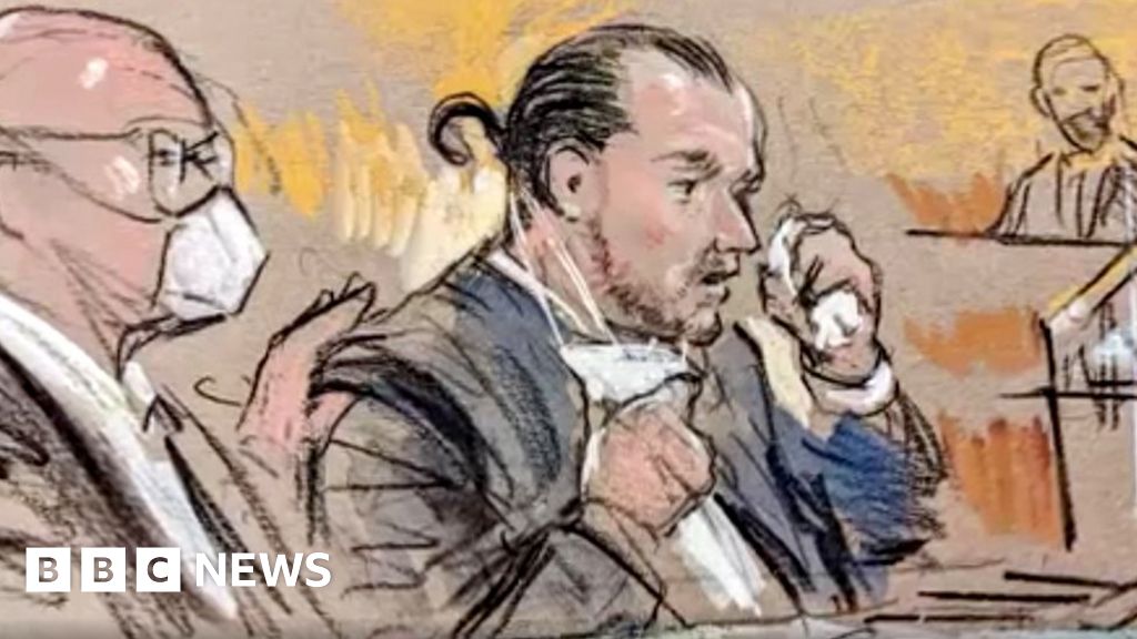 Guy Reffitt: Capitol rioter turned in by son gets 87 months in prison-صحيفة الصوت