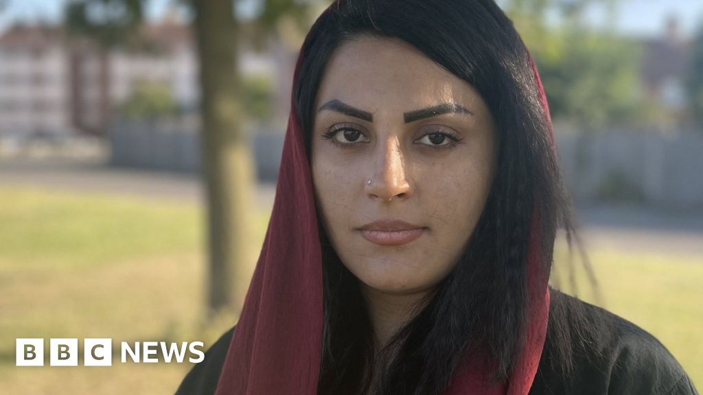 Afghanistan: How one TV presenter became a refugee-صحيفة الصوت