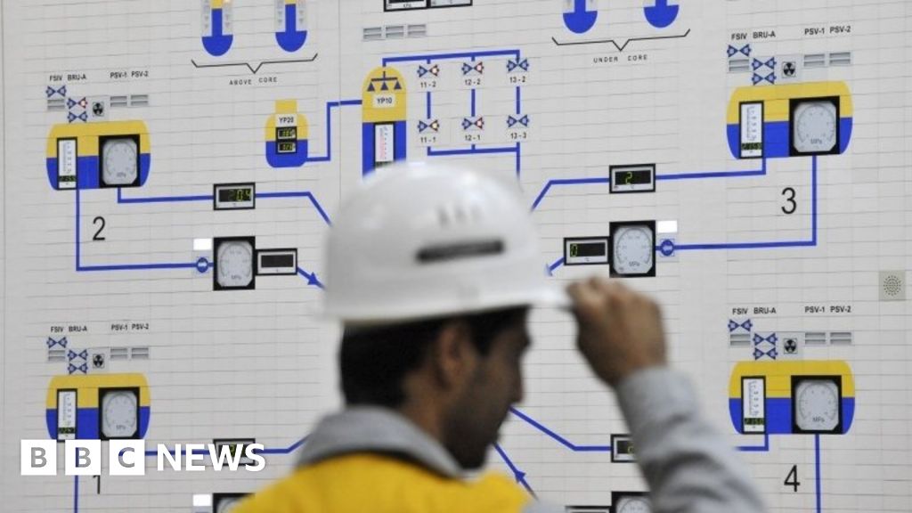 Iran's atomic energy chief says country could build a bomb but has no plan to-صحيفة الصوت