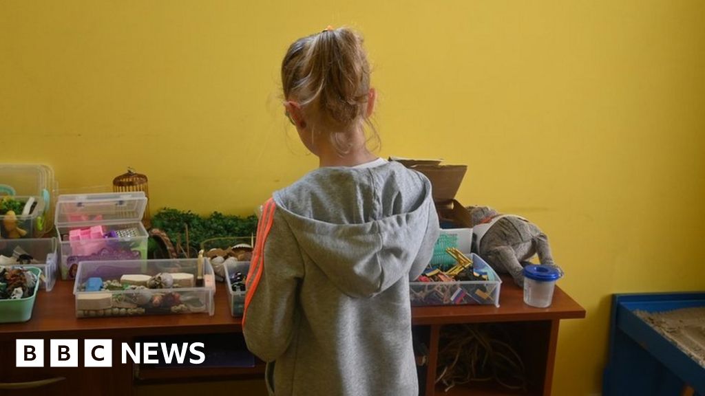 Ukraine: Helping children to overcome the trauma of war-صحيفة الصوت