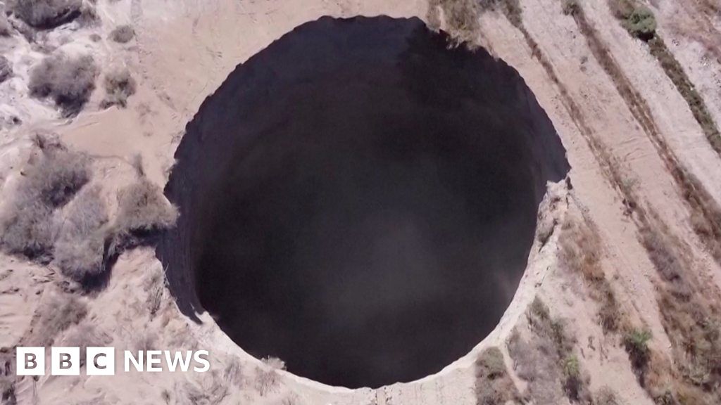 Authorities investigate after mysterious sinkhole appears in Chile-صحيفة الصوت