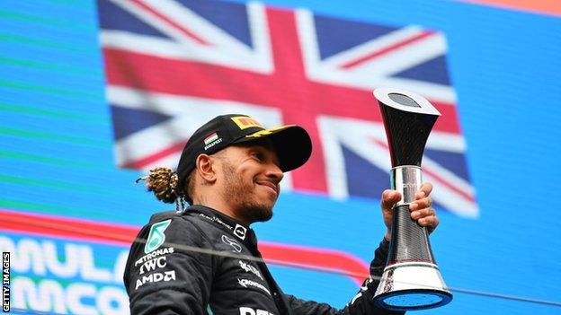 Denver Broncos: Lewis Hamilton joins incoming ownership group of NFL side-صحيفة الصوت