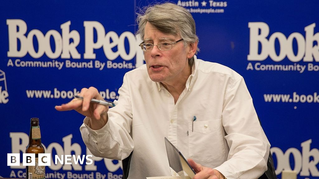 Stephen King testifies against merger of publishing giants-صحيفة الصوت