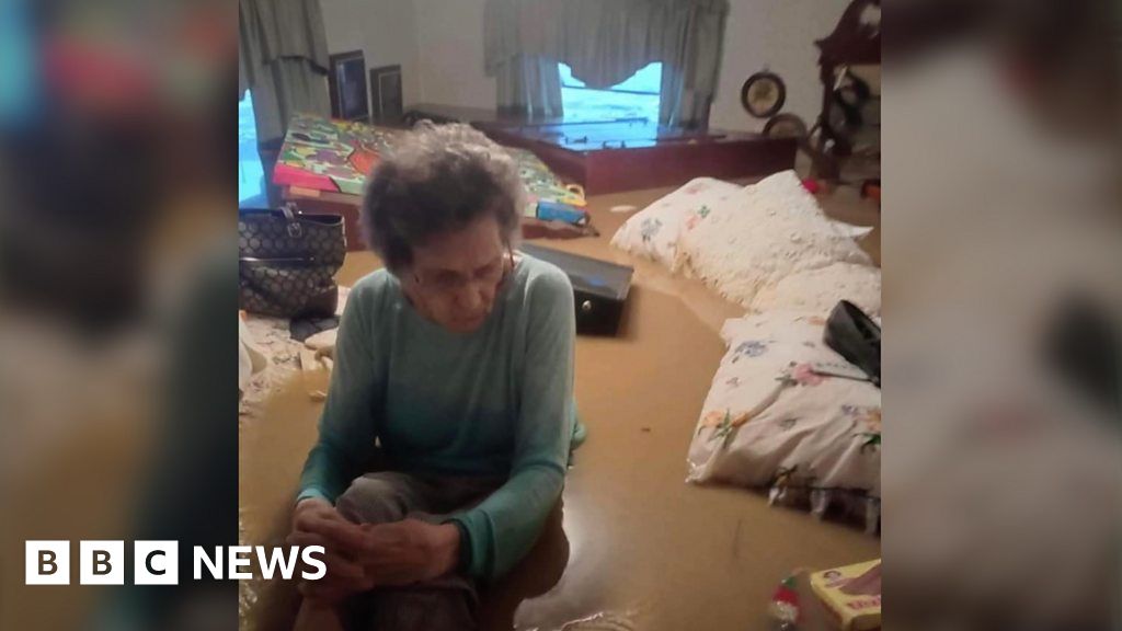 Kentucky floods: 'Guardian angel' saves family from deluge-صحيفة الصوت