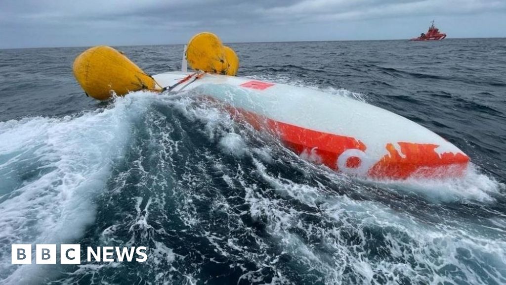 French sailor survives 16 hours in capsized boat in Atlantic-صحيفة الصوت