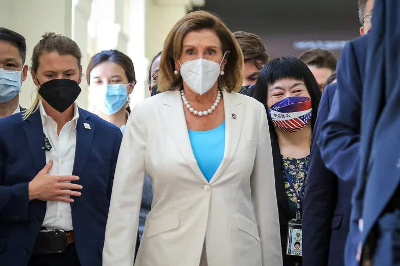 Pelosi in Taiwan says world faces a choice between democracy and autocracy-صحيفة الصوت
