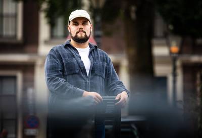 Mace (20) en Marijn (21) dienen artikel 12-klacht in om school met anti-homobeleid alsnog te vervolgen-صحيفة الصوت