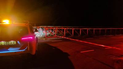 Dode en gewonde vrouw aangetroffen onder brug, politie gaat uit van misdrijf-صحيفة الصوت