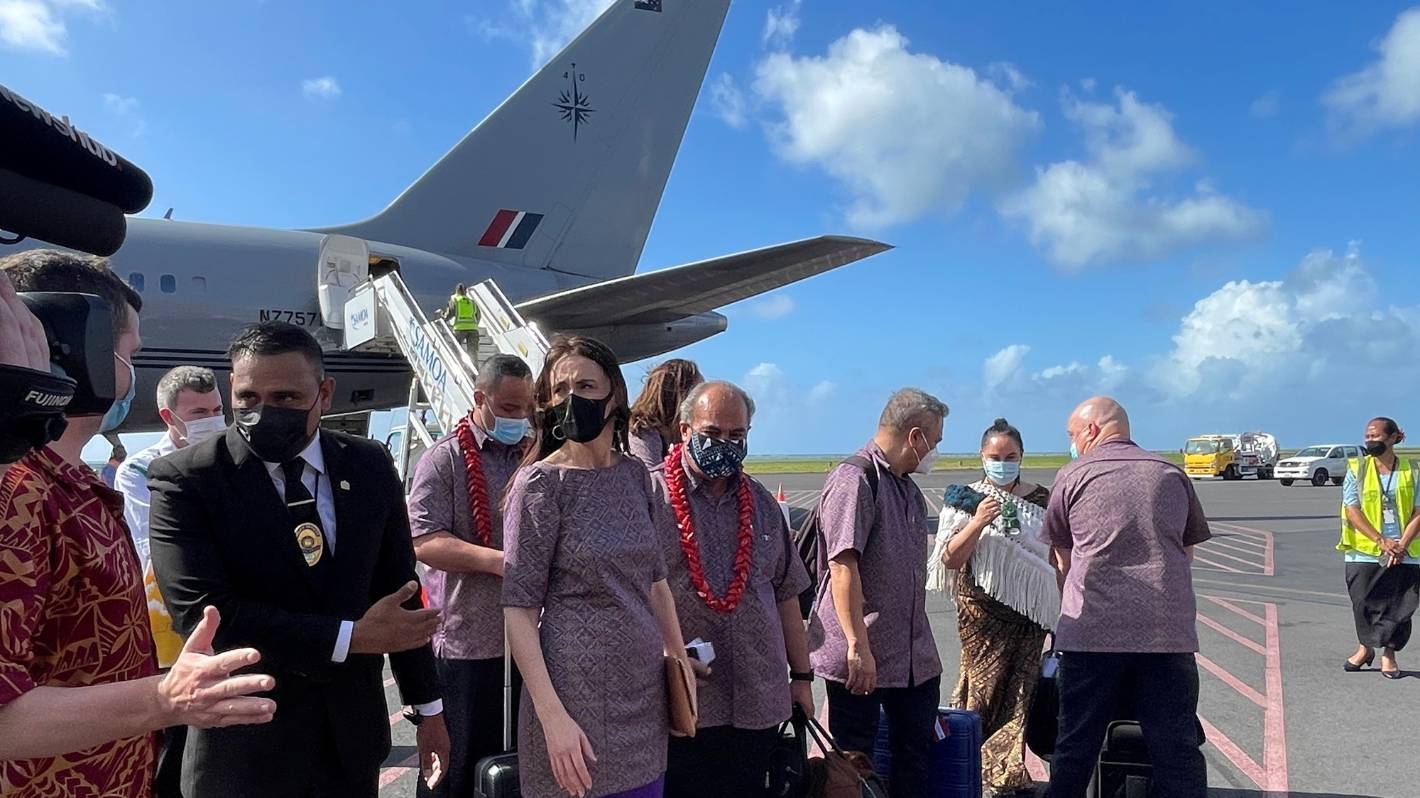 Jacinda Ardern and politicians show united front on tour to Samoa – صحيفة الصوت