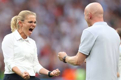 Een vrouw als voetbalcoach bij de mannen? ‘Het zou tijd worden’-صحيفة الصوت