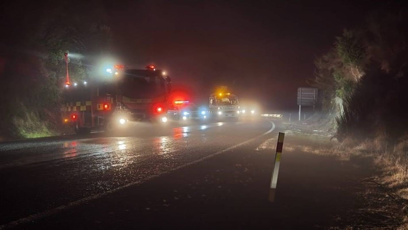 Thief hit volunteer firefighters’ vehicles while they were on an early morning callout – صحيفة الصوت