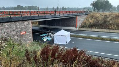 Dode en gewonde vrouw aangetroffen onder brug, gewonde vrouw later aangehouden-صحيفة الصوت