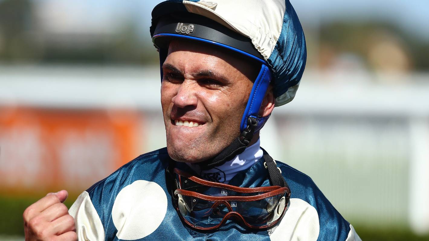 New Zealand jockey Michael Walker in intensive care after fall – صحيفة الصوت