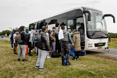 Gesleep met asielzoekers leidt tot steeds meer irritatie: ‘Dit is Nederland onwaardig’-صحيفة الصوت