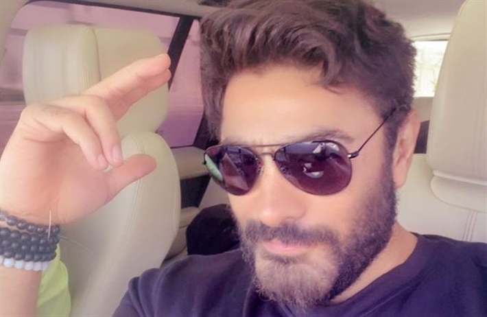 تامر حسني لجماهير الكرة المصرية : بلاش تعصب إحنا بنتجمع عشان نفرح | خبر – صحيفة الصوت