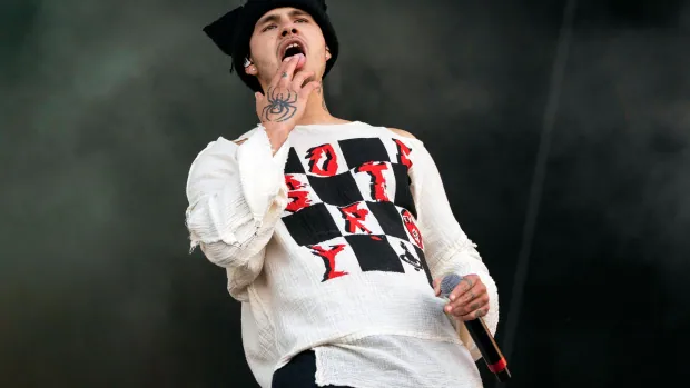 Osheaga festival apologizes after rapper performs in T-shirt emblazoned with swastika-صحيفة الصوت