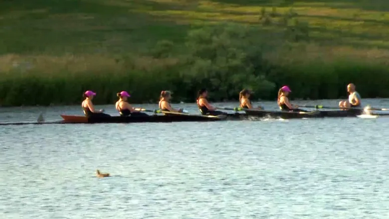 ‘Girls can do anything they want to’: Female rowers gear up to smash old regatta rules-صحيفة الصوت