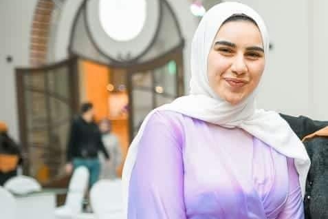 رفض انها تخش كلية الصيدلة قامت ضربت نفسها بالرصاص قدام العيلة كلها.