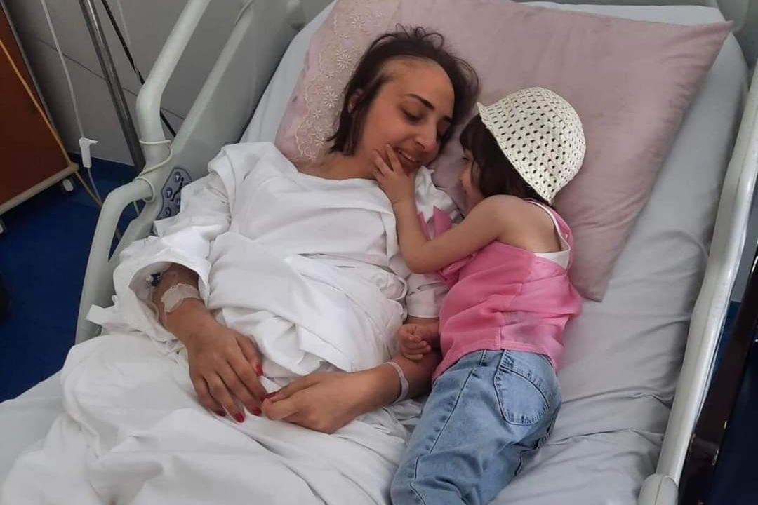 سالي حافظ فتاة لبنانية تقتحم بنك بلوم بلبنان لدواعي إنسانية.
