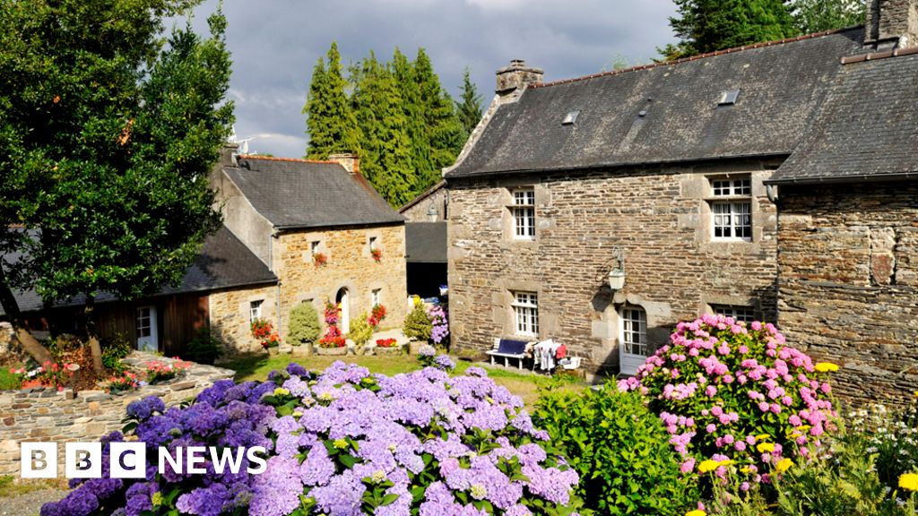 Brittany: Girl from British family shot dead in France named-صحيفة الصوت