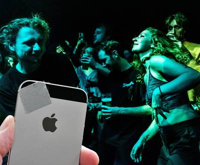 Zonder telefoon of met afgeplakte camera: waarom is dat de norm bij steeds meer clubs?-صحيفة الصوت