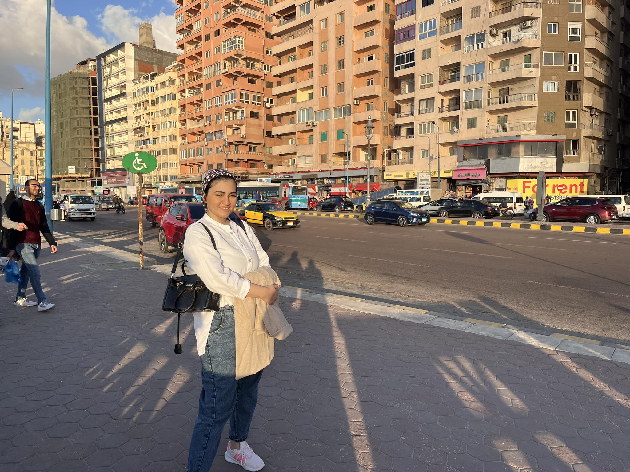 الاء راتب من دراسة الهندسة المعمارية إلى الفن في العمل اليدوي