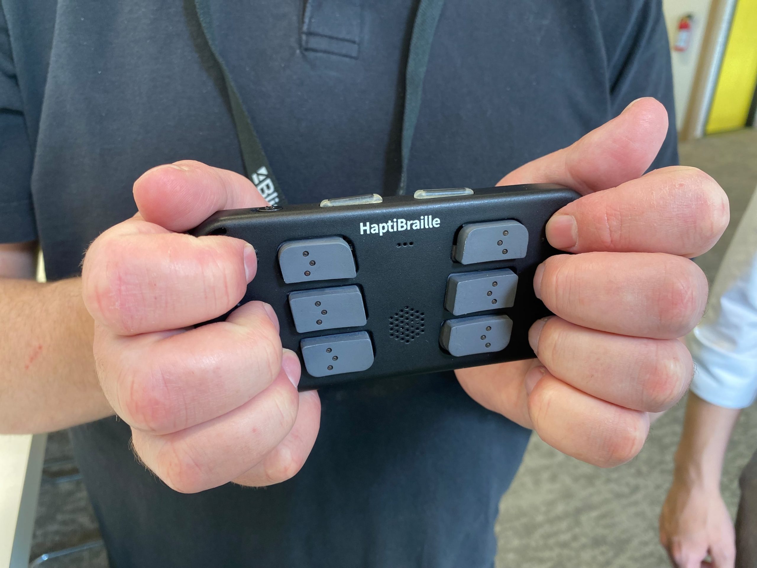 HaptiBraille hopes to make life more independent for people who are deaf-blind-صحيفة الصوت