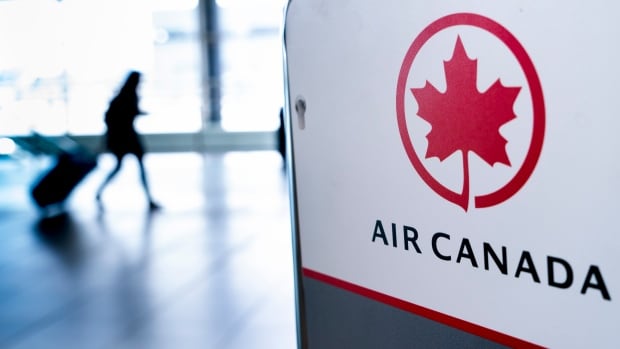 Air Canada sorry for booting passengers who refused vomit-soiled seats-صحيفة الصوت
