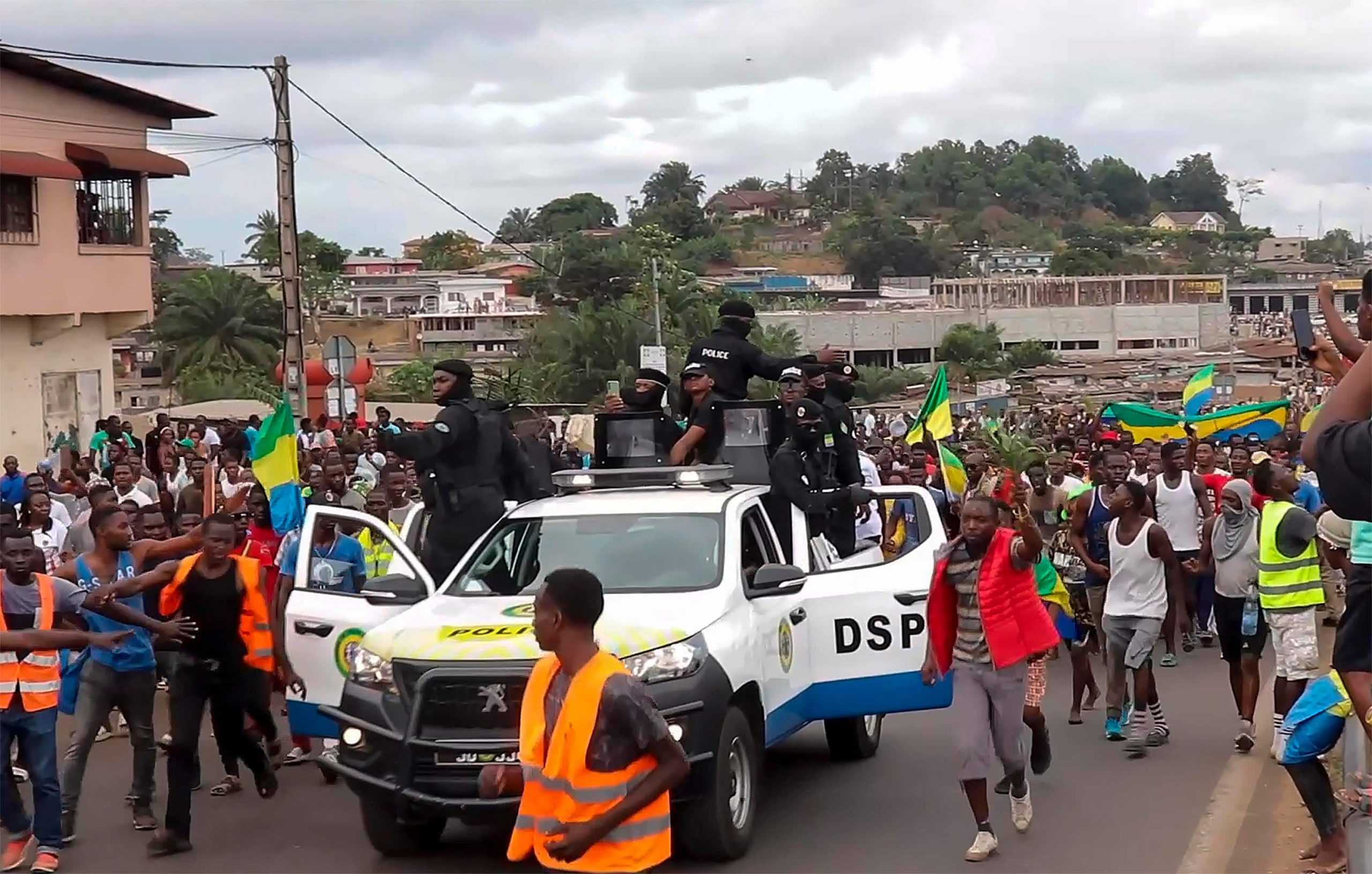 Gabon coup leader sworn in as interim president, pledges ‘credible’ elections-صحيفة الصوت