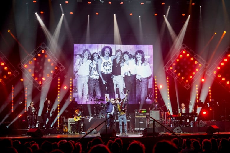 Memories of big hair, bigger hits as Canadian bands from the ’70s and ’80s inducted into Walk of Fame-صحيفة الصوت