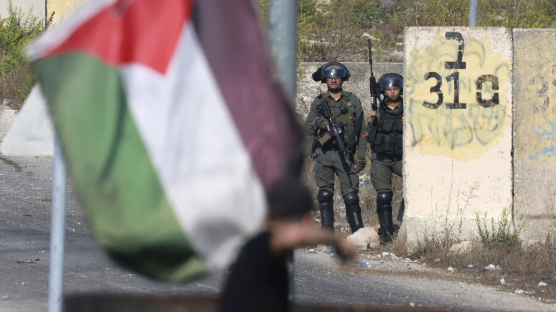 مقتل 3 فلسطينيين باشتباكات مع القوات الإسرائيلية في الضفة الغربية – صحيفة الصوت