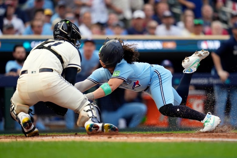 Blue Jays fall to Twins in wild-card series opener, putting season in peril-صحيفة الصوت