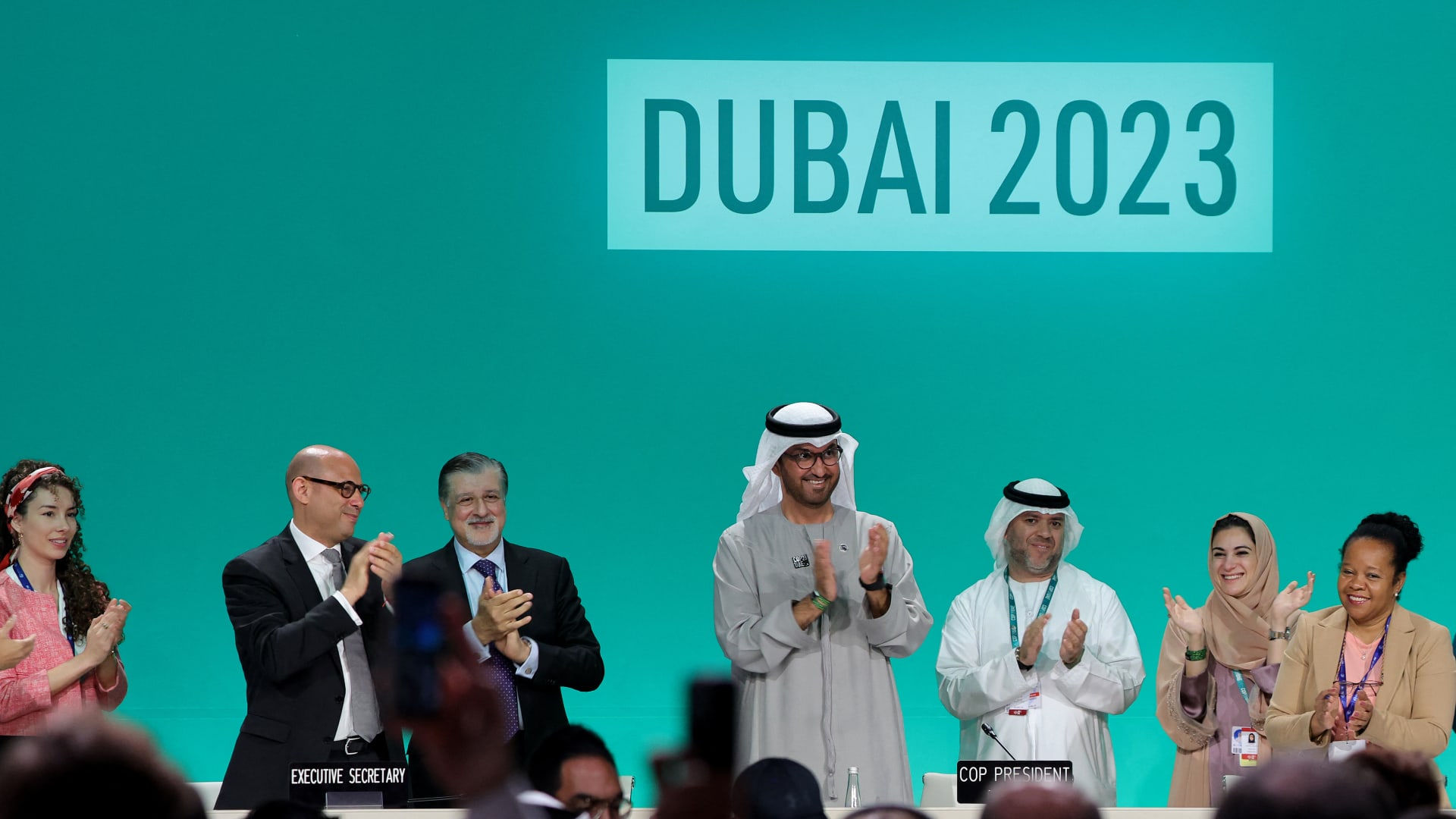 الدول المشاركة في "كوب 28" تُقر "اتفاق الإمارات" للعمل المناخي.. وسلطان الجابر يُعلق: "تاريخي" – صحيفة الصوت